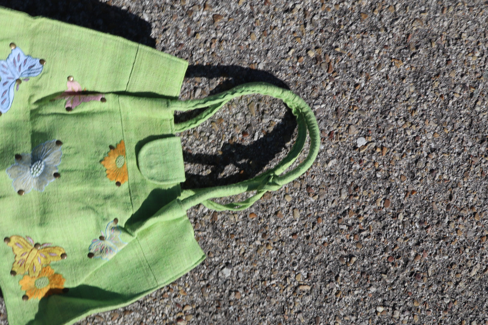 Maxi bolso verde tachuelas