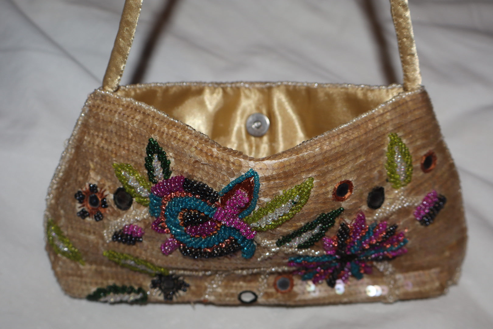 Bolso pedrería detalles