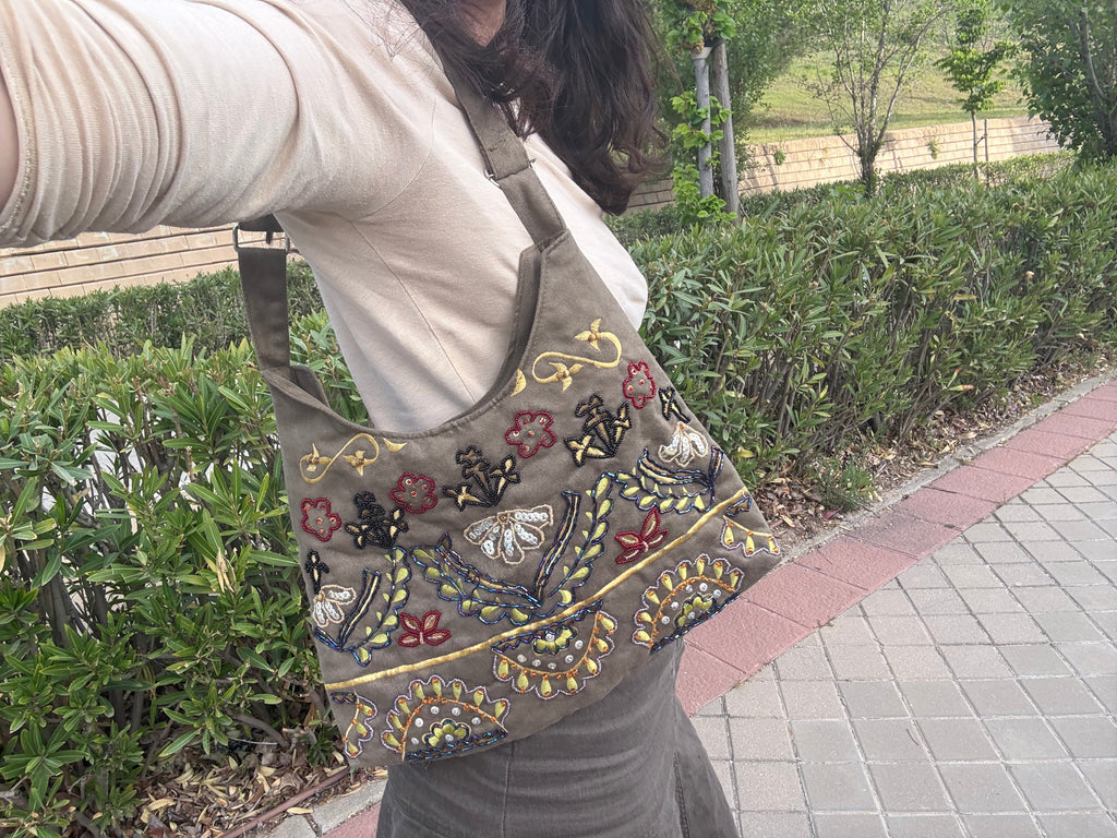 Bolso hombro tonos caqui pedrería asa ajustable