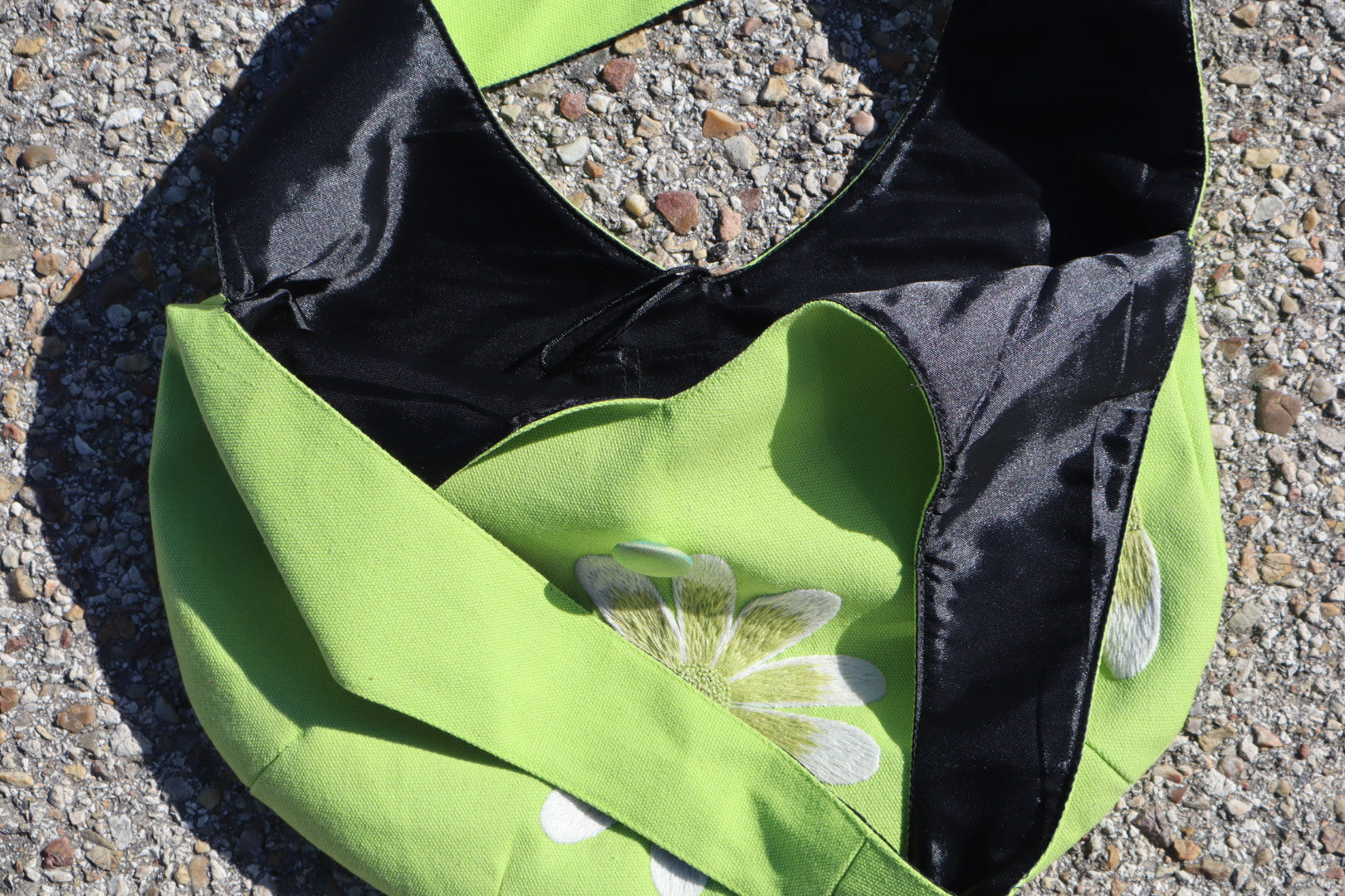 Bolso de hombro verde flores