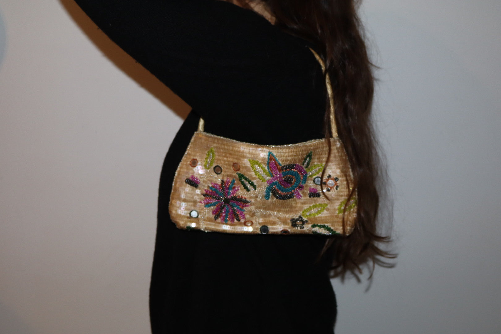 Bolso pedrería detalles