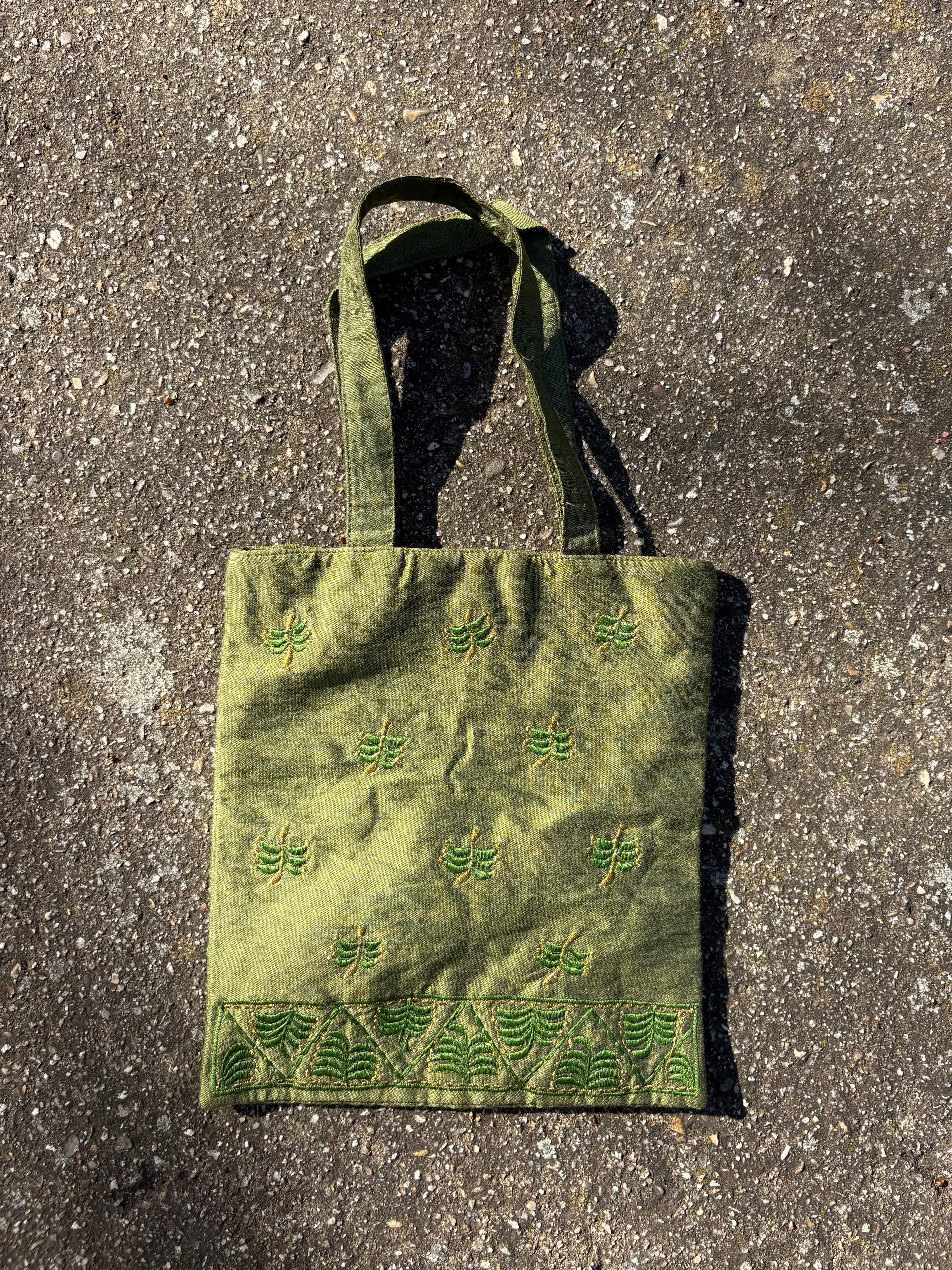 Bolso mano seda verde