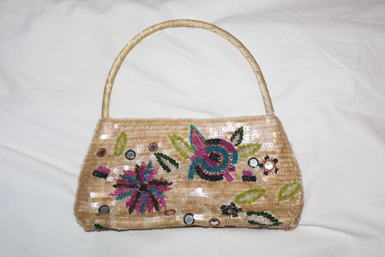 Bolso pedrería detalles