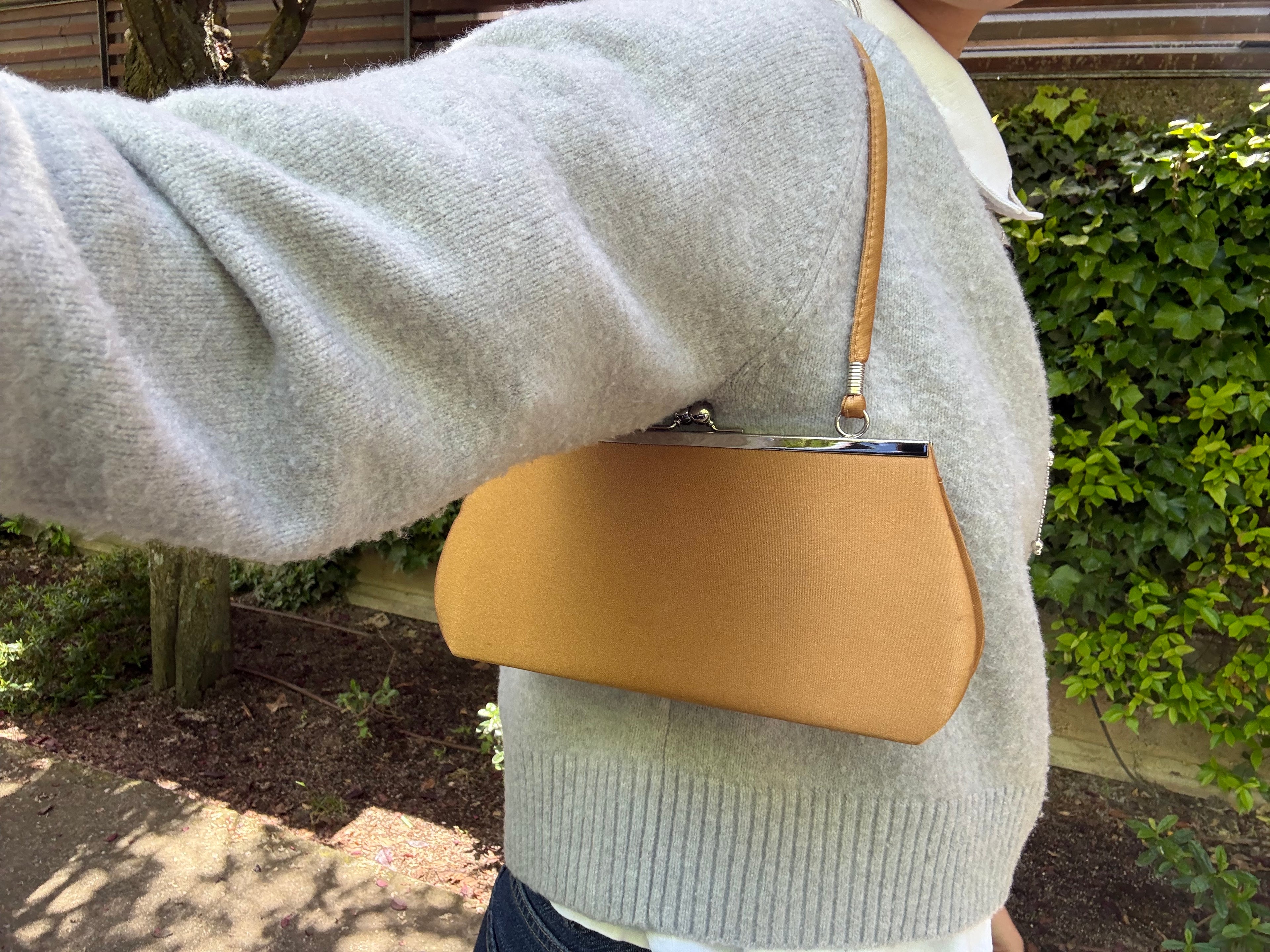 Bolso clutch ocre