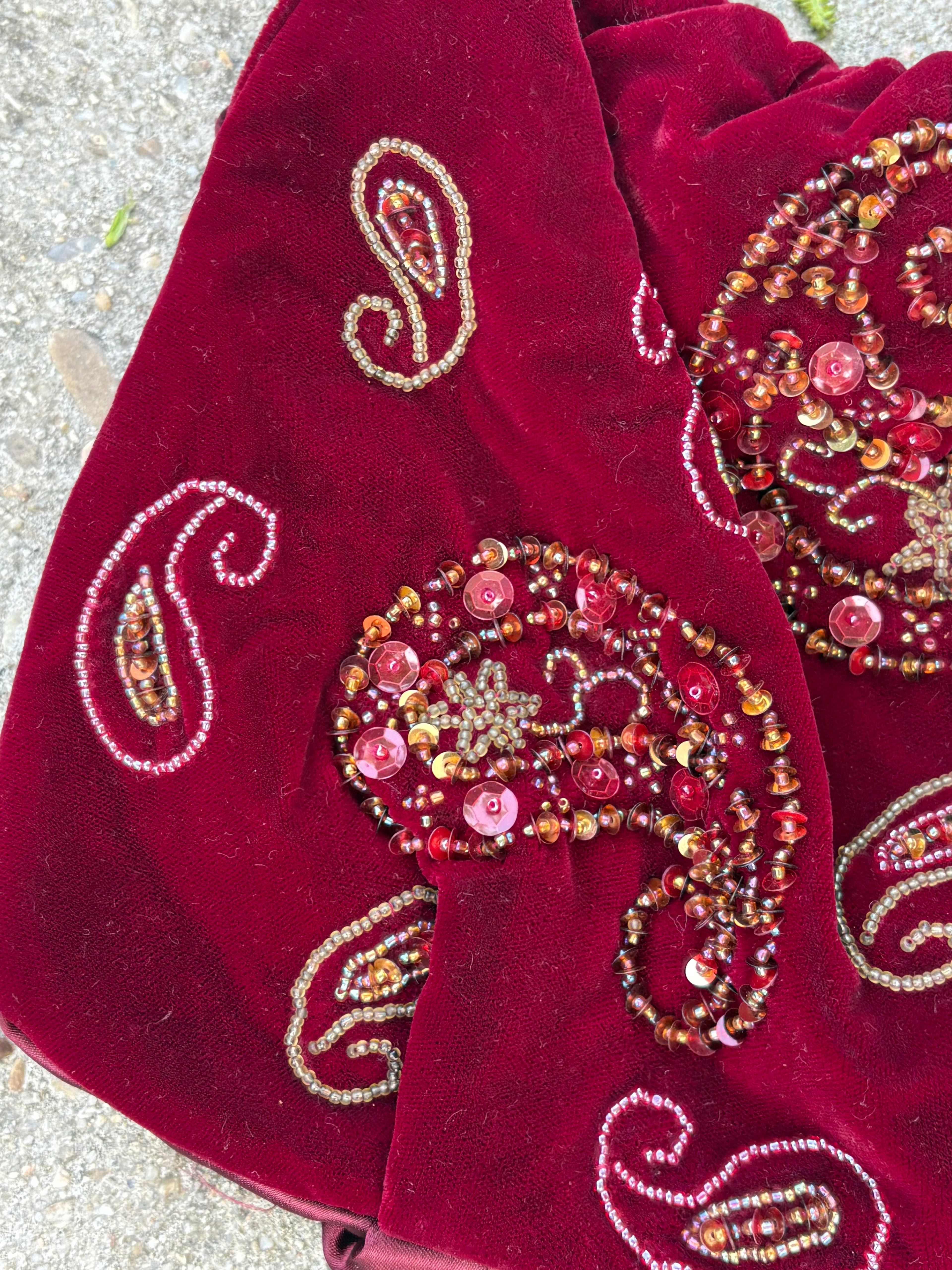 Bolso de mano granate pedrería con terciopelo