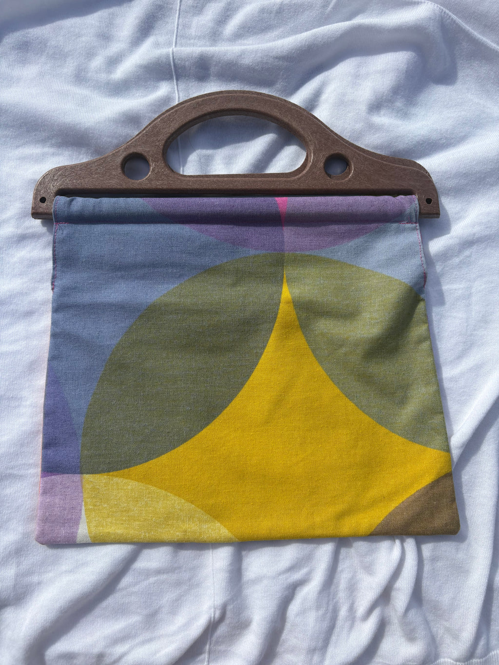 Bolso retro de tela y madera
