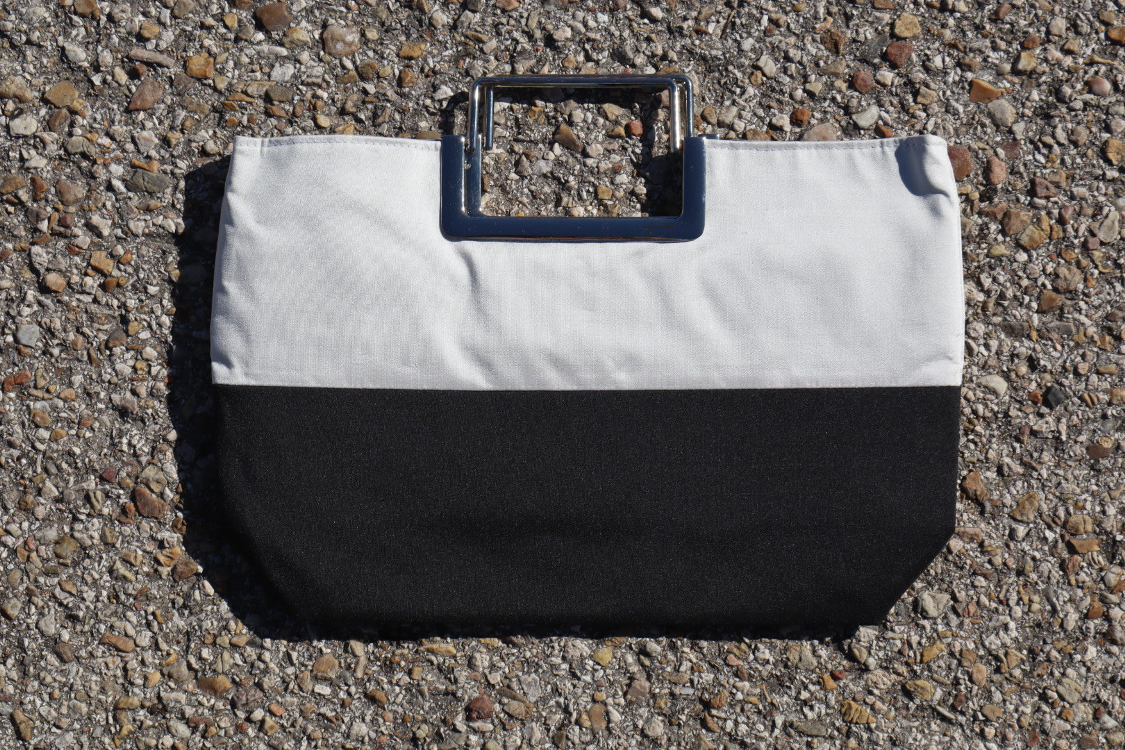 Bolso de mano negro y blanco