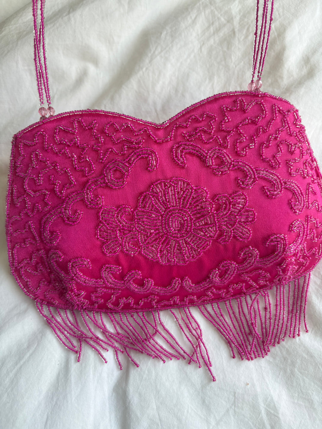 Bolso de hombro fucsia con pedrería y cremallera