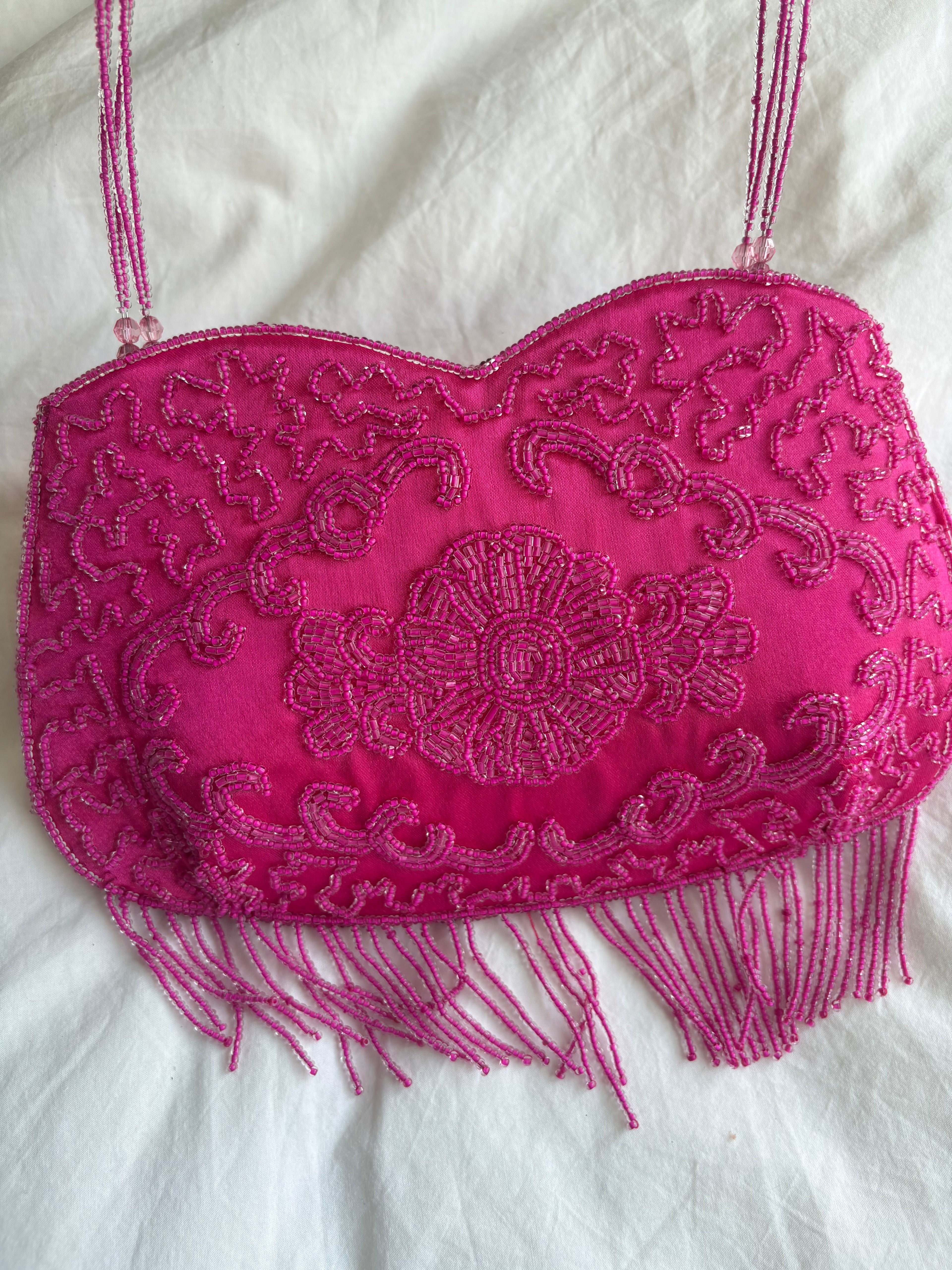 Bolso de hombro fucsia con pedrería y cremallera