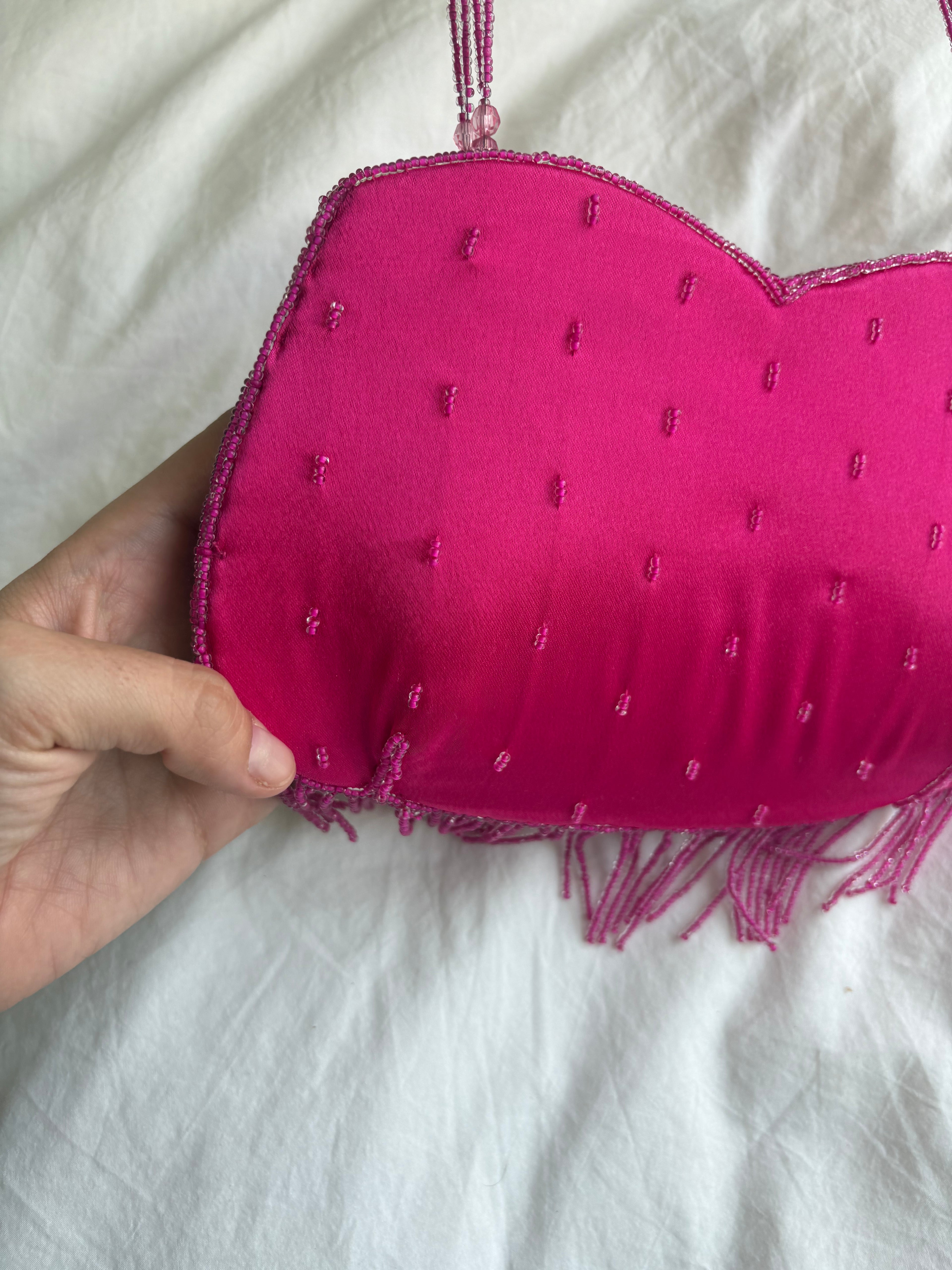 Bolso de hombro fucsia con pedrería y cremallera